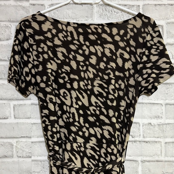 Urban Behavior brown and Cream Patterned Midi Dress v-neck, large - Picture 7 of 10